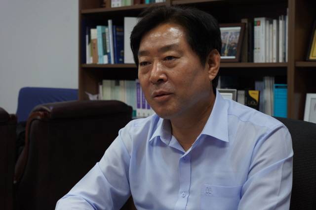 ▲더불어민주당 8.2 전당대회에 최고위원으로 출마한 황명선 의원이 22일 국회 의원회관에서 <프레시안>과 인터뷰를 하고 있다. ⓒ프레시안(한예섭)