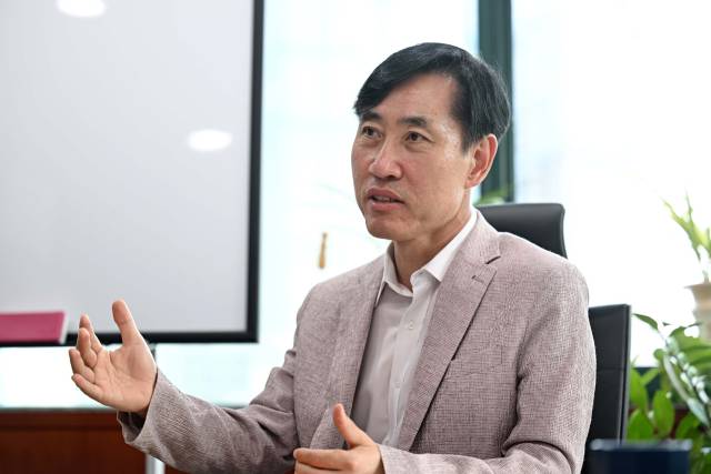 하태경 보험연수원장이 17일 서울 성북구 보험연수원에서 서울경제신문과 인터뷰를 하고 있다. 조태형 기자