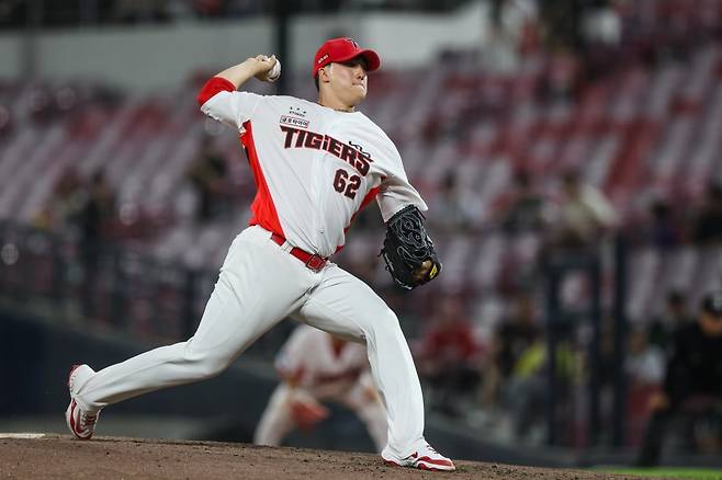 KIA 정해영은 22일 광주 LG전에서 0.1이닝 4실점으로 블론세이브를 기록하며 패전투수가 됐다. 그는 최근 부진에 발목 잡혀 세이브 경쟁에서 뒤처지고 있다. 사진제공｜KIA 타이거즈