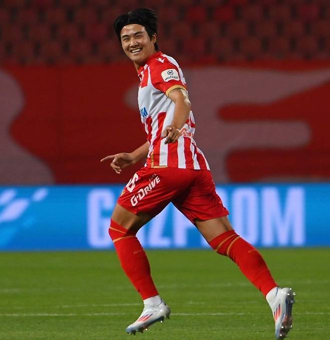 설영우는 23일(한국시간) 지브롤터의 유로파 스포츠파크에서 열린 링컨 레드 임프스(지브롤터)와 2025~2026시즌 UCL 예선 2라운드 1차전 원정경기에서 퇴장을 당했다. 팀은 1-0으로 이겼지만, 설영우는 다음 경기 출전이 불가능해졌다. 뉴시스