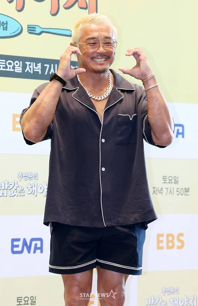 방송인 추성훈이 23일 서울 영등포구 IFC서울에서 진행된 ENA 예능 '추성훈의 밥값은 해야지' 제작발표회에 참석해 포즈를 취하고 있다. /2025.07.23 /사진=김휘선 hwijpg@