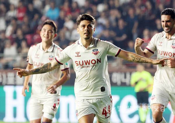 수원FC 윌리안 연속 골 환호...시즌 개인 2, 3호 달성.