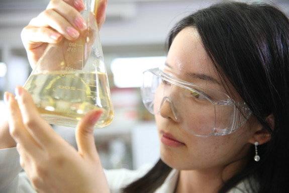 백신이 상용화되려면 기초연구뿐 아니라 정부 허가, 접종 부작용 모니터링, 제품 생산 등 여러 단계를 막힘 없이 진행할 수 있는 시스템도 요구된다. 고려대의료원 제공