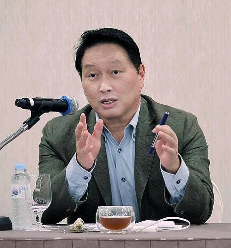 대한상의 하계포럼서 기자간담회 중인 최태원 SK그룹 회장 대한상의 하계포럼서 기자간담회 중인 최태원 SK그룹 회장
    (서울=연합뉴스) 최태원 대한상공회의소 회장(SK그룹 회장)이  지난 17일 경주에서 대한상의 하계포럼을 계기 열린 기자 간담회에서 발언을 하고 있다. 2025.7.20 [대한상의 제공. 재판매 및 DB 금지]
    photo@yna.co.kr
(끝)