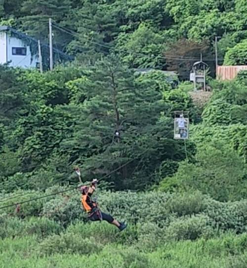 지난 23일 인제 내린천에서 개인 곤돌라가 멈춰 이용객이 2시간 이상 고립되는 사고가 발생했다.