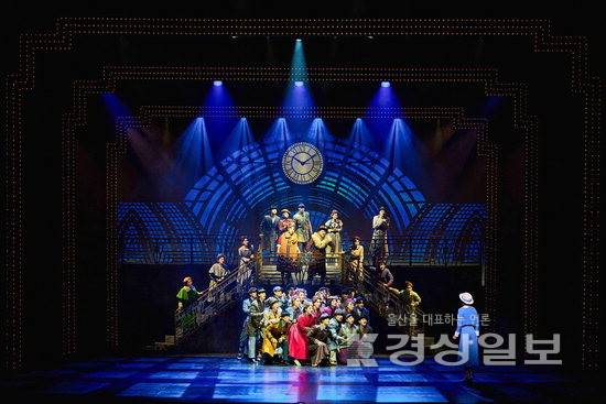 ▲ 뮤지컬 '브로드웨이 42번가'가 오는 9월26~28일 3일간 울산 HD아트센터 대공연장에서 황금빛 퍼레이드를 선보인다. HD아트센터 제공