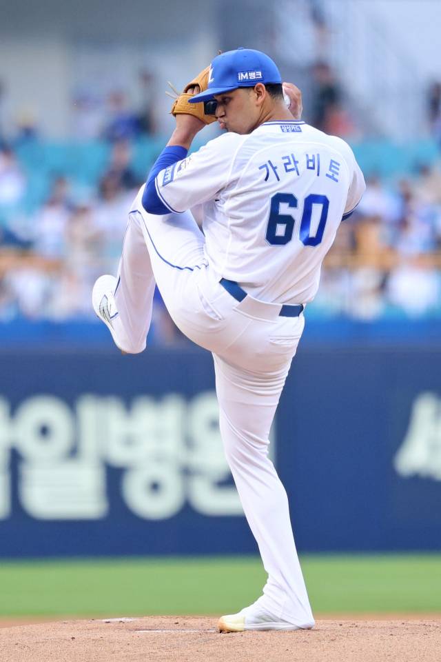 삼성 라이온즈의 헤르손 가라비토가 23일 대구에서 열린 SSG 랜더스와의 경기에 선발 등판해 투구하고 있다. 삼성 제공