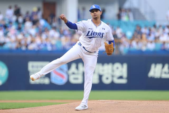 삼성 라이온즈의 헤르손 가라비토가 23일 대구에서 열린 SSG 랜더스와의 경기에 선발 등판해 투구하고 있다. 삼성 제공