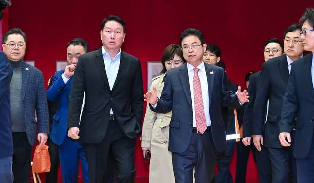 이철우 경북도지사가 지난 4월 최태원 대한상공회의소 회장, 주낙영 경주시장 등과 2025 APEC 정상회의 경제인 행사 관련 시설을 점검하고 있다. 경북도 제공.
