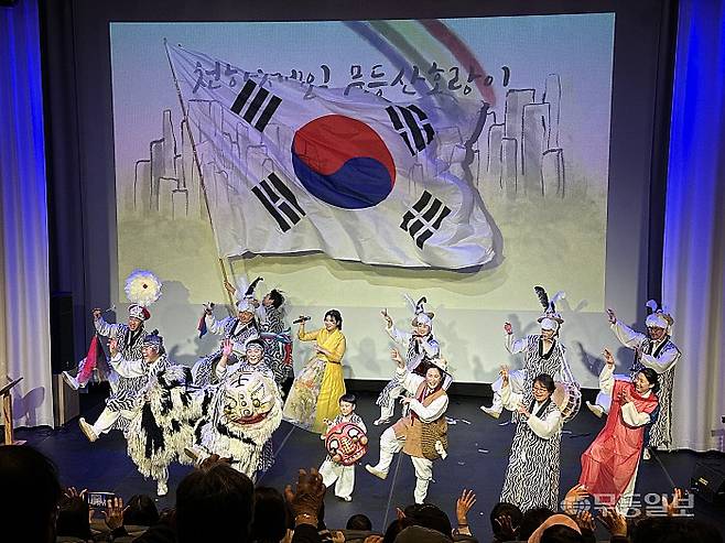 (사)전통연희놀이연구소의 '개똥이와 무등산호랑이' 공연 모습