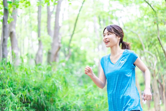주말에 몰아서 운동을 해도 매일 규칙적으로 운동하는 것과 비슷한 효과를 얻을 수 있는 것으로 나타났다. 운동을 하면 대사증후군과 심장 질환, 치매, 우울증 등의 발생 위험이 낮아진다. [사진=게티이미지뱅크]