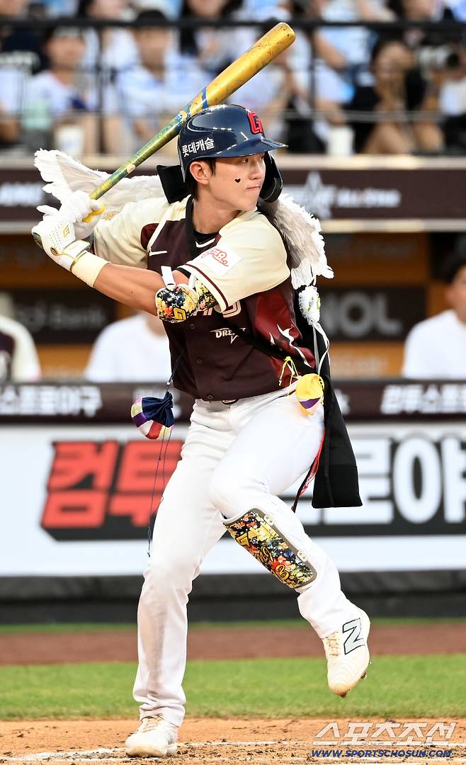 12일 대전 한화생명볼파크에서 열린 2025 KBO 올스타전, 전민재가 퍼포먼스를 하고 있다. 대전=허상욱 기자wook@sportschosun.com/2025.07.12/