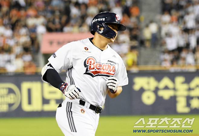 24일 잠실구장에서 열린 두산 베어스와 한화 이글스의 경기. 7회말 1사 1루 두산 김재환이 역전 투런포를 날린 뒤 환호하고 있다. 잠실=박재만 기자 pjm@sportschosun.com/2025.07.24/