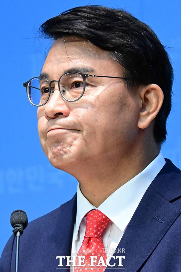 윤상현 국민의힘 의원이 24일 오전 서울 여의도 국회 소통관에서 기자회견을 열고 최근 논란이 된 '자유공화 리셋코리아' 토론회 등에 대해 대국민 사과하고 있다. /국회=남윤호 기자