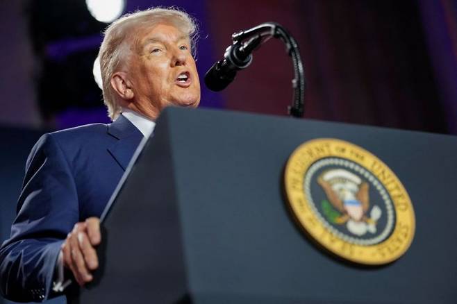 도널드 트럼프 미국 대통령이 23일(현지시간) 워싱턴DC에서 열린 인공지능(AI) 서밋 행사에서 연설하고 있다. 로이터연합뉴스