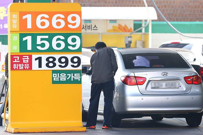 사진 : 서울 시내 주유소 (출처=연합뉴스)