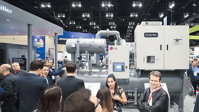 LG Electronics’ large-scale chiller displayed at AHR Expo 2025, North America’s largest HVAC trade show held in Orlando this February. /LG Electronics