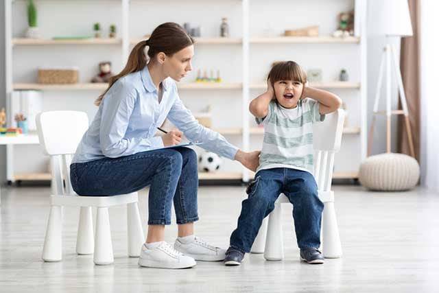 ADHD는 전두엽 기능의 미성숙과 실행 기능 조절의 어려움으로 나타나는 뇌 발달 기반의 신경발달장애다. 진단은 국제적으로 공인된 기준(DSM-5 등)에 따라 표준화된 평가와 전문적인 면담을 통해 이뤄진다. 국내의 ADHD 유병률은 아동·청소년에서 약 6~8%로 보고되고 있으며, 학령기 아동의 주요 정신 건강 문제 중 하나다. / 게티이미지뱅크.