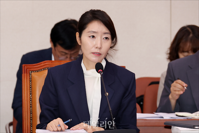 강선우 여성가족부 장관 후보자가 지난 14일 열린 국회 여성가족위원회 여성가족부 장관 후보자 인사청문회에서 질의에 답변하고 있다. ⓒ데일리안 홍금표 기자