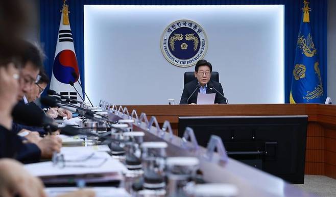 이재명 대통령이 24일 서울 용산 대통령실 청사에서 열린 제5차 수석·보좌관회의에서 발언하고 있다. ⓒ뉴시스