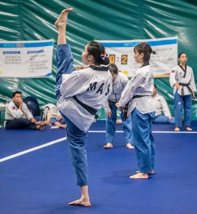 최근 강원 춘천에서 열린 국제 규모의 태권도 대회에 50개국 3500여 명의 선수단이 참가했다. 사진은 대회 중 진행된 경기 장면. 레저·태권도조직위원회 제공