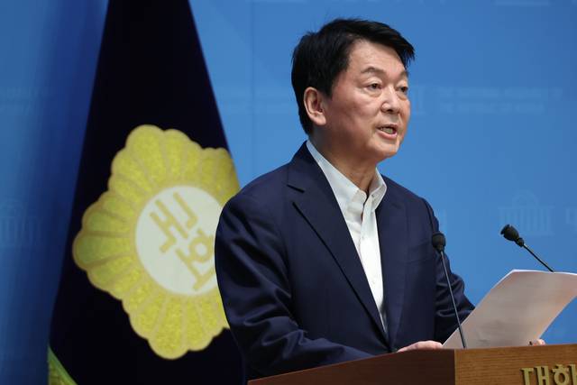안철수 국민의힘 의원이 지난 21일 서울 여의도 국회 소통관에서 기자회견을 하고 있다. [연합뉴스]