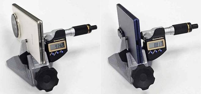 아너 매직 V5(왼쪽)와 삼성 갤럭시 Z 폴드7 두께 실제 측정 결과. 한국소비자중심기업협회 제공