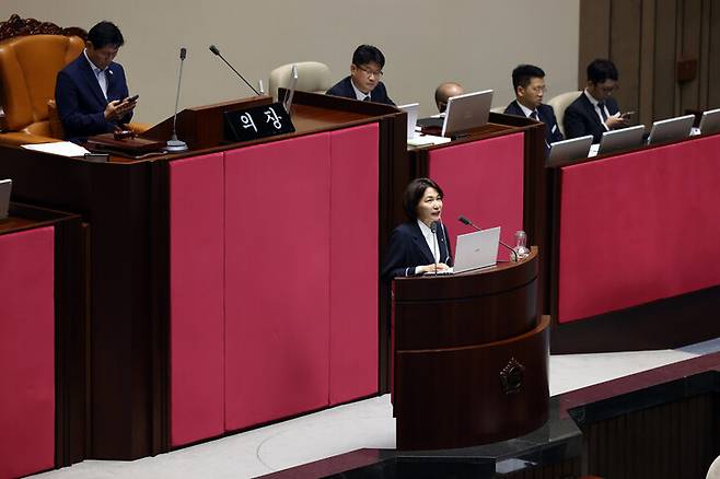 24일 오후 열린 국회 본회의에서 서미화 더불어민주당 의원이 ‘인권위 내란혐의 진상규명 청문회’를 제안하는 연설을 하고 있다. 서미화 의원실 제공