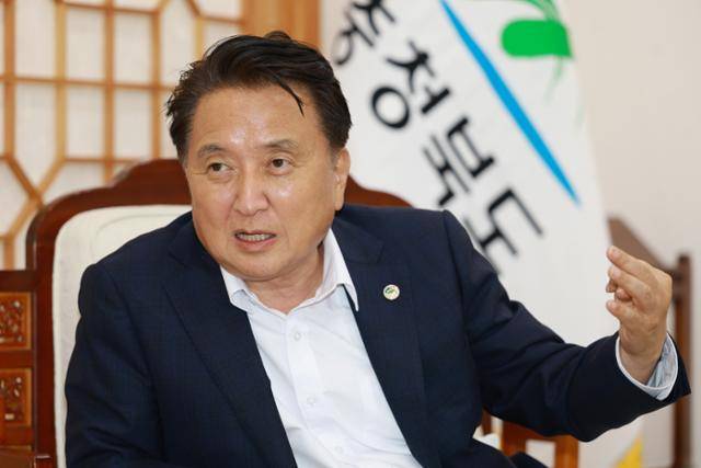 김영환 충북지사. 한국일보 자료사진