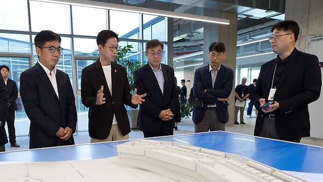 배경훈 장관, 네이버데이터센터 방문 [연합뉴스/과학기술정보통신부 제공]