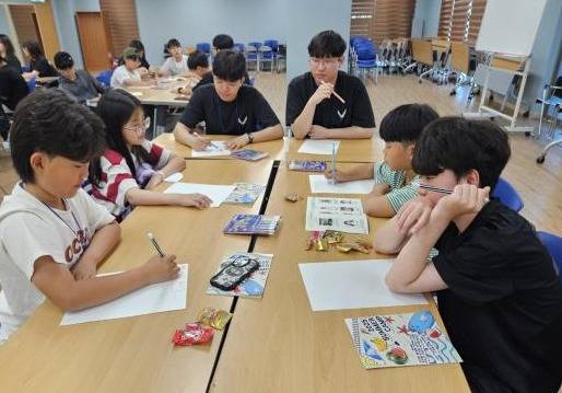 ▲ 정선 사북청소년장학센터(센터장 황진호) 방과후아카데미는 21일부터 25일까지 센터에서 연세대 미래캠퍼스 대학생 멘토링 프로그램을 운영해 큰 호응을 얻고 있다.