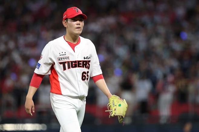 ▲ 이닝을 마치고 퇴장하는 성영탁 [KIA 타이거즈]
