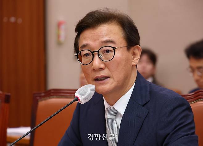 전재수 해양수산부 장관이 지난 14일 국회 농림축산식품해양수산위원회 전체회의에서 열린 인사청문회에서 의원 질의에 답변하고 있다. 권도현 기자