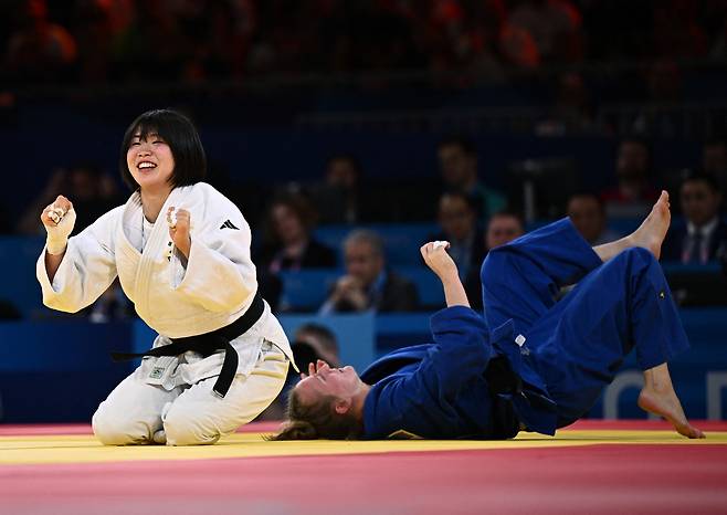 Huh Mi-mi of Korea reacts after winning her match against Pauline Starke of Germany for a Mixed Team match at the Paris 2024 Olympics on Aug. 3, 2024. [REUTERS/YONHAP]