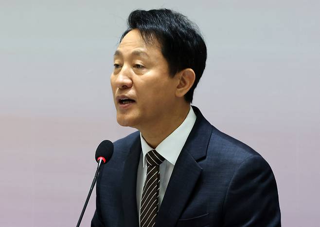 오세훈 서울시장이 지난 16일 서울 중구 서울시청에서 열린 ‘민선 8기 3주년 기자간담회:가열차게 일상혁명’에서 인사말을 하고 있다. 연합뉴스