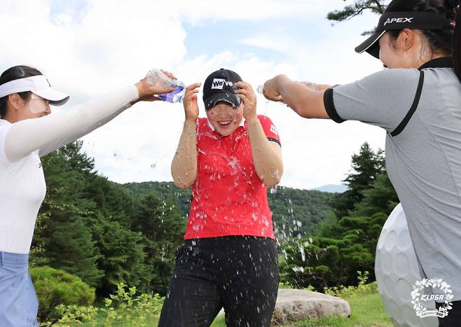 ‘보스 베이비’ 김민솔이 KLPGA 2025 휘닉스CC 드림투어 11차전 우승을 차지하면서 시즌 4승 고지를 밟았다. 김민솔은 상금 순위 1위에 오르는 겹경사를 누렸다. KLPGA 제공