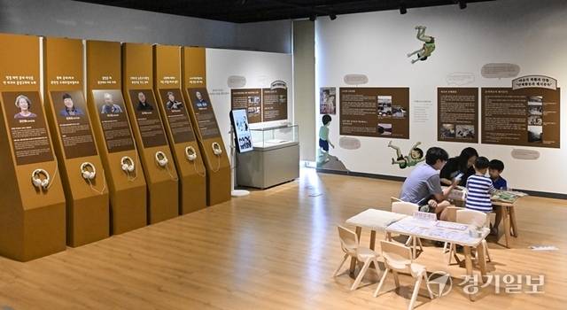 기획전시관에 전시중인 '한탄강 중리 우리 마을을 소개합니다' 전시의 내부 전경. 홍기웅기자