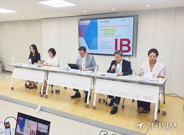 지난 10일 양주 남문중학교에서 열린 동두천양주지역교육청 ‘IB벨트 확장’ 관련 기자회견. 박화선기자