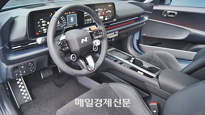 아이오닉6 N  인테리어 [사진촬영=최기성 매경 디지털뉴스룸 기자]