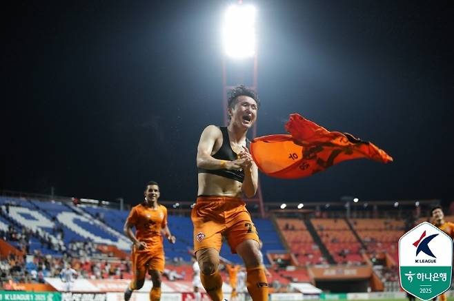 서울과의 홈경기에서 극적인 역전골을 터뜨린 제주 SK 임창우. 사진=한국프로축구연맹