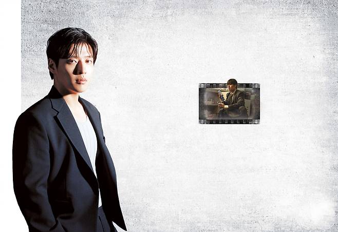 넷플릭스 영화 ‘84제곱미터’에서 배우 강하늘은 ‘영끌’로 아파트를 산 주인공 우성을 연기했다.  [넷플릭스 제공]