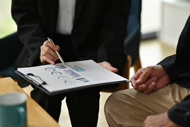 연금저축보험 적립금이 5개 분기 연속 감소했다  [게티이미지뱅크]