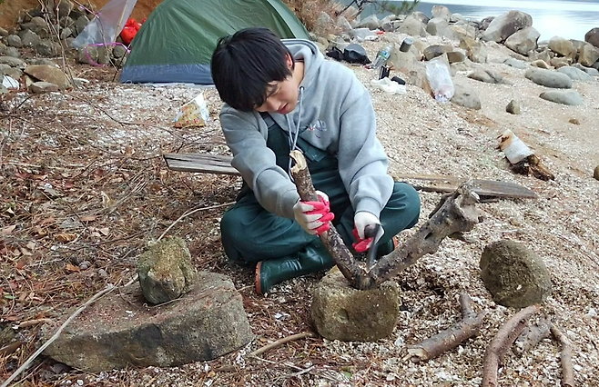 2주 간의 무인도 콘텐츠를 진행 중인 SOOP(숲) 스트리머 ‘이지상’ [SOOP 제공]