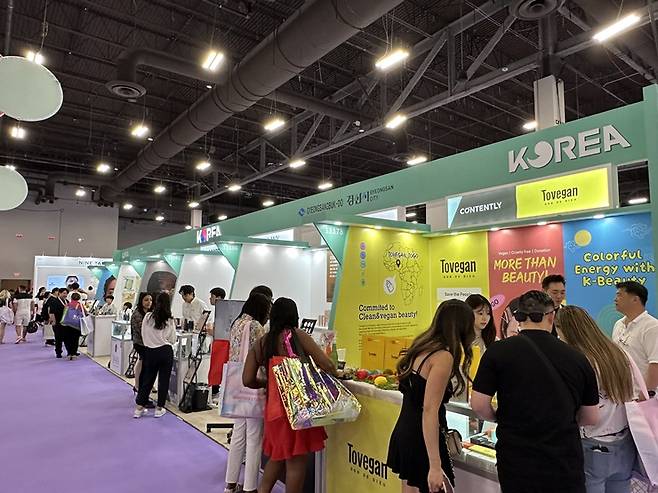 미국 라스베이거스에서 열린 '코스모프로프 라스베이거스 2025(Cosmoprof North America Las Vegas 2025)' 경산시 지역기업 홍보부스 ⓒ경산시