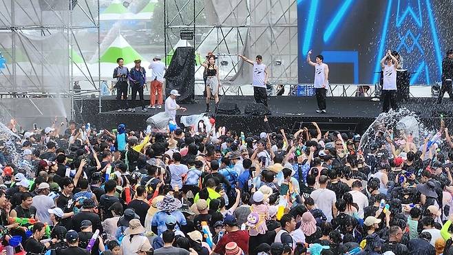 지난해 정남진 장흥물축제 탐진강변 고수부지 '흠뻑쇼' 모습 ⓒ시사저널 정성환