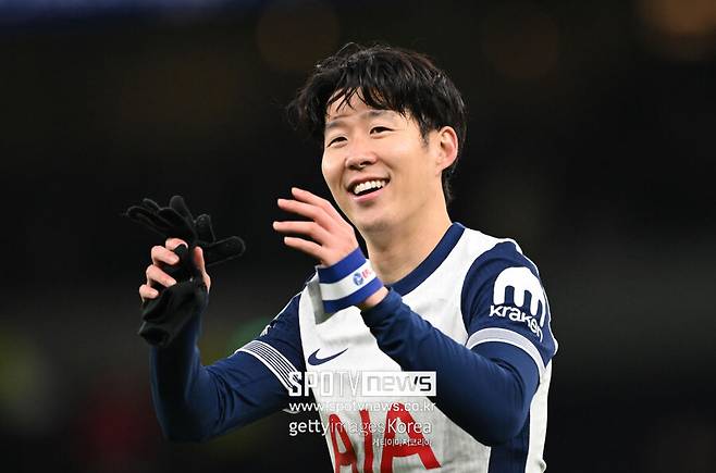 ▲ 유럽 내에서 공신력이 높은 편에 속하는 글로벌 매체 '디 애슬레틱'은 24일(한국시간) "로스엔젤레스FC(LAFC)는 올여름 이적시장에서 토트넘 홋스퍼의 스타 손흥민을 노리고 있다. 손흥민을 향한 LAFC의 관심은 이전에도 보도된 적이 있다. 이제 그들은 손흥민의 영입을 강력히 추진하고 있다. LAFC는 손흥민을 설득할 수 있을 것이라 생각한다"라고 전했다.