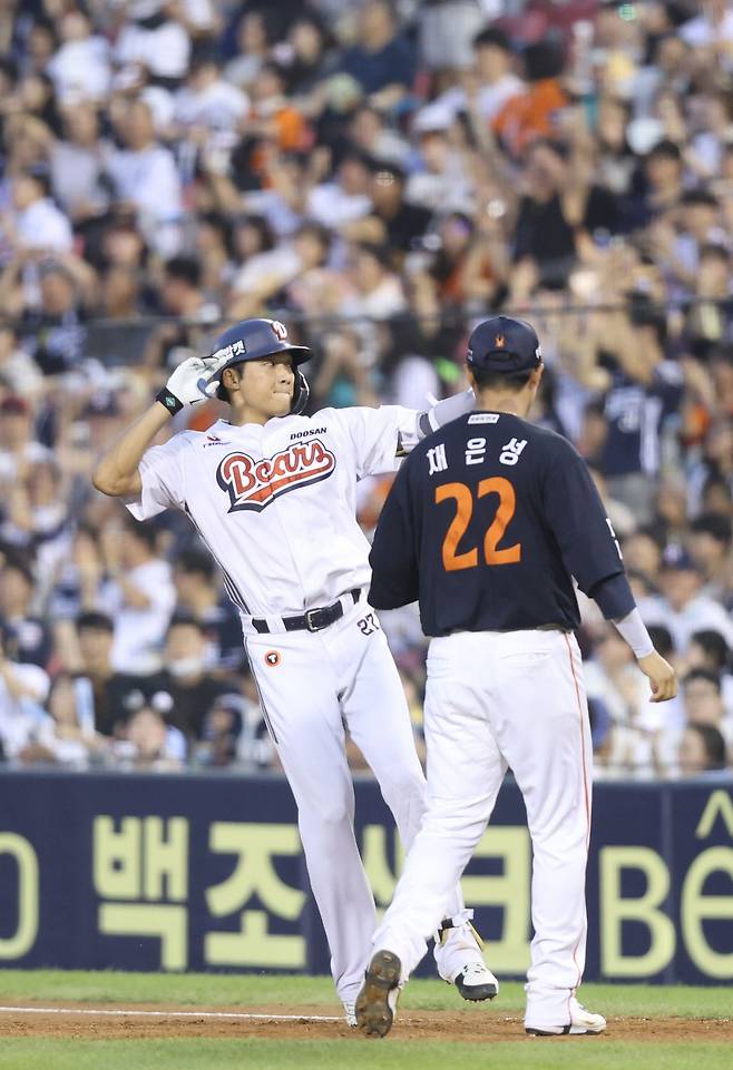 두산 베어스 김대한이 23일 잠실 한화 이글스전에서 세리머니하고 있다. 두산 베어스