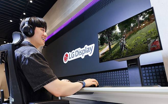 LG디스플레이, 4세대 기술 적용한 '27인치 OLED 모니터용 패널' 양산 [LG디스플레이 제공. 재판매 및 DB 금지]
