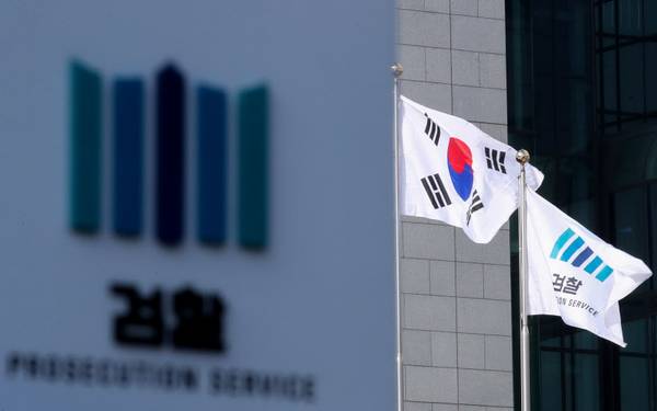 서울 서초구 대검찰청에서 검찰 깃발이 바람에 펄럭이고 있다. /연합뉴스