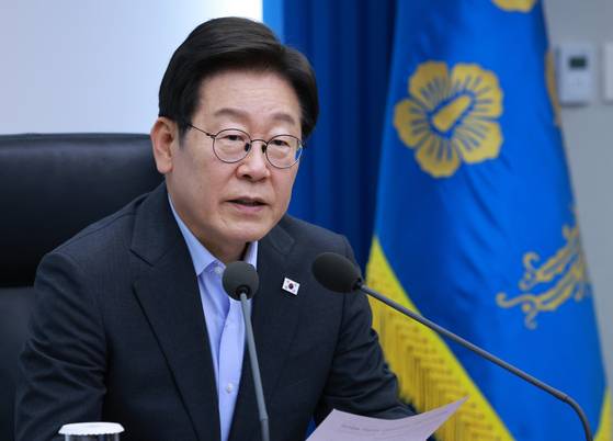 이재명 대통령이 24일 서울 용산 대통령실 청사에서 열린 5차 수석·보좌관 회의에서 발언하고 있다. 〈사진=연합뉴스〉
